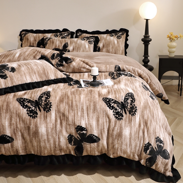 91家纺网 家纺一手货源 找家纺 席之家 2025新款韩版黑色花边美拉德系加厚皮草兔毛绒四件套 蝶舞