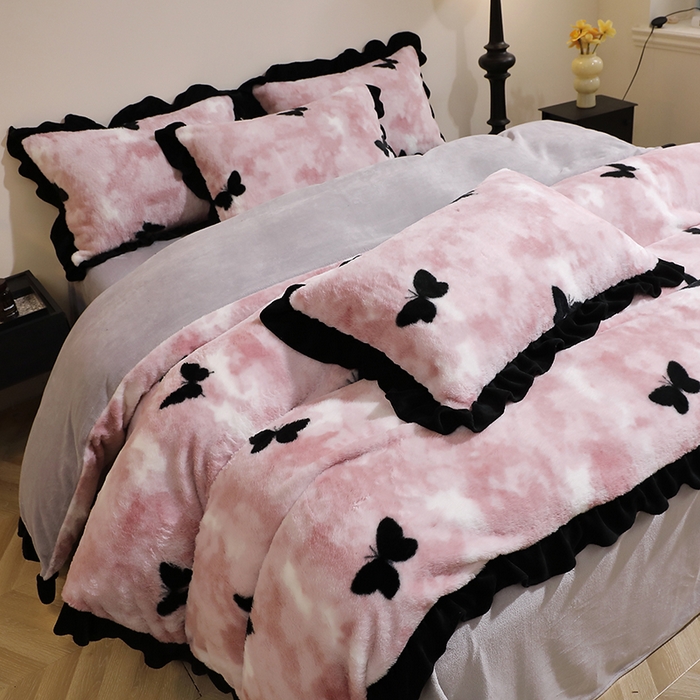 91家纺网 家纺一手货源 找家纺 席之家 2025新款韩版黑色花边美拉德系加厚皮草兔毛绒四件套 粉黛