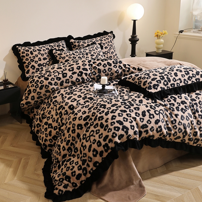 91家纺网 家纺一手货源 找家纺 席之家 2025新款韩版黑色花边美拉德系加厚皮草兔毛绒四件套 豹纹 咖