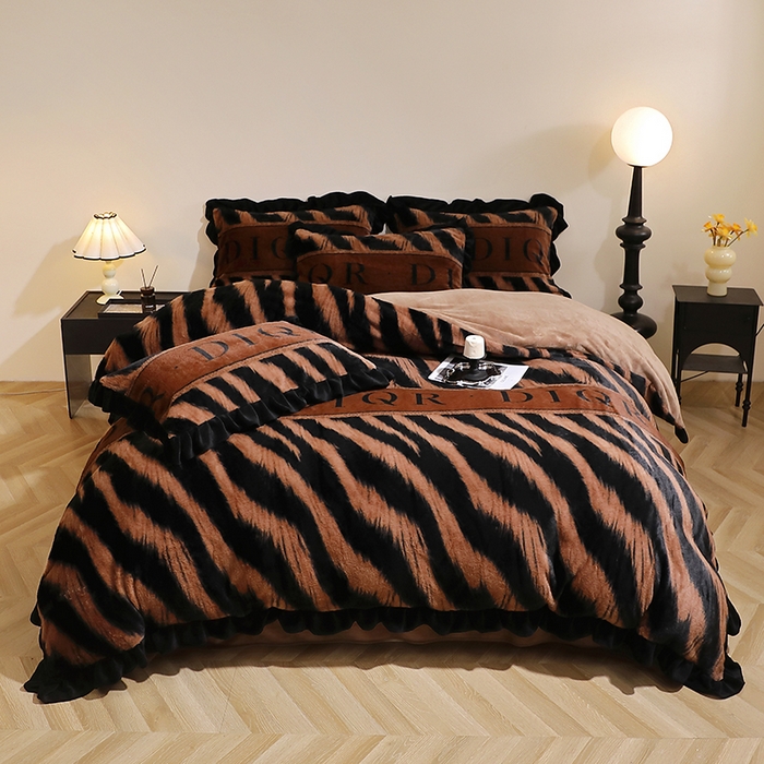 91家纺网 家纺一手货源 找家纺 席之家 2025新款韩版黑色花边美拉德系加厚皮草兔毛绒四件套 极简 咖