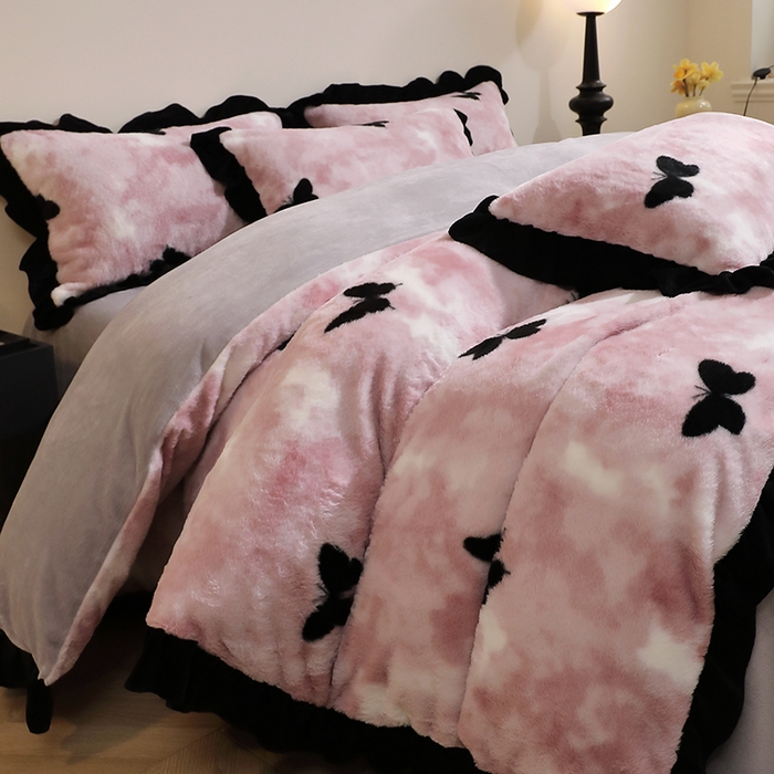 91家纺网 家纺一手货源 找家纺 席之家 2025新款韩版黑色花边美拉德系加厚皮草兔毛绒四件套 粉黛