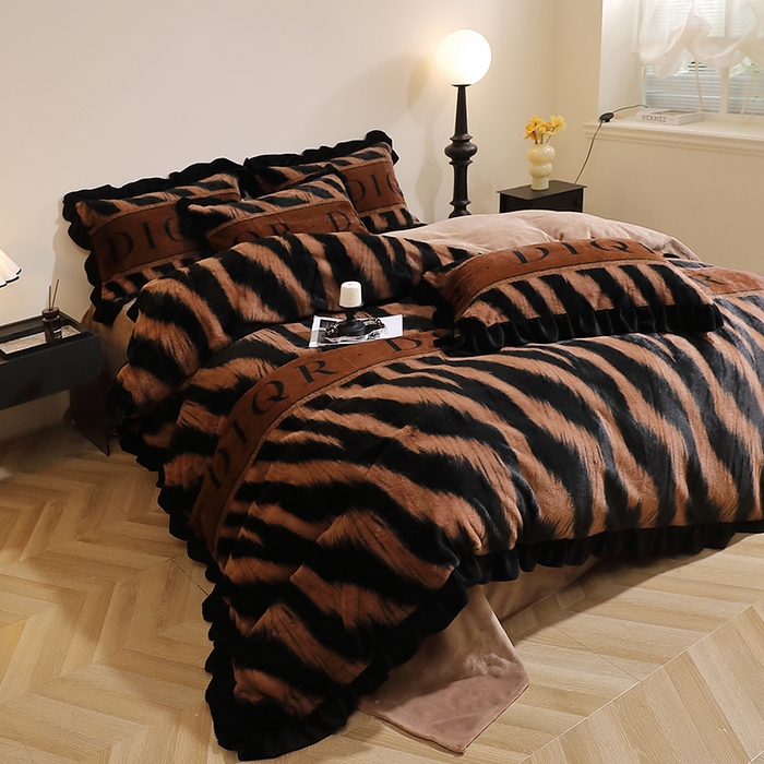 91家纺网 家纺一手货源 找家纺 席之家 2025新款韩版黑色花边美拉德系加厚皮草兔毛绒四件套 极简 咖