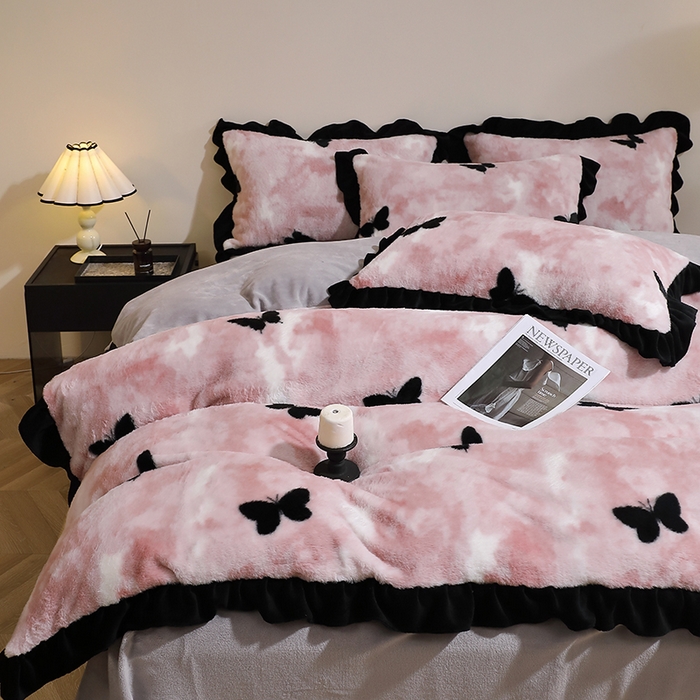 91家纺网 家纺一手货源 找家纺 席之家 2025新款韩版黑色花边美拉德系加厚皮草兔毛绒四件套 粉黛