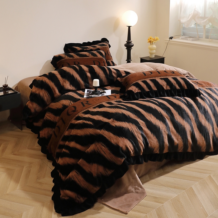 91家纺网 家纺一手货源 找家纺 席之家 2025新款韩版黑色花边美拉德系加厚皮草兔毛绒四件套 极简 咖