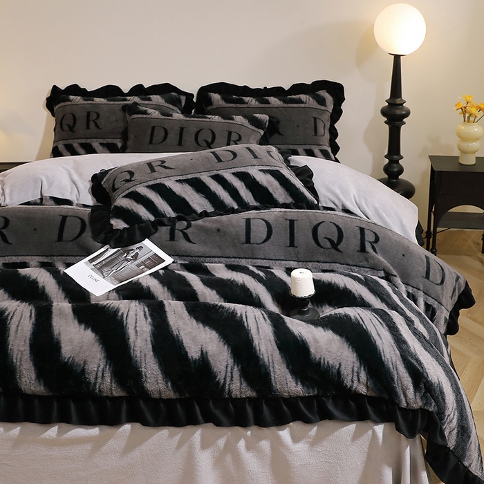 91家纺网 家纺一手货源 找家纺 席之家 2025新款韩版黑色花边美拉德系加厚皮草兔毛绒四件套 极简 灰