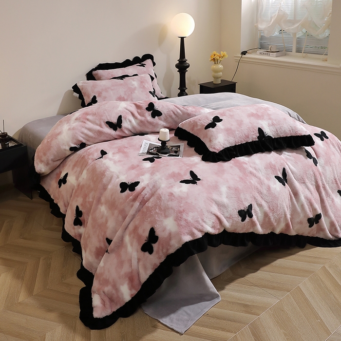 91家纺网 家纺一手货源 找家纺 席之家 2025新款韩版黑色花边美拉德系加厚皮草兔毛绒四件套 粉黛