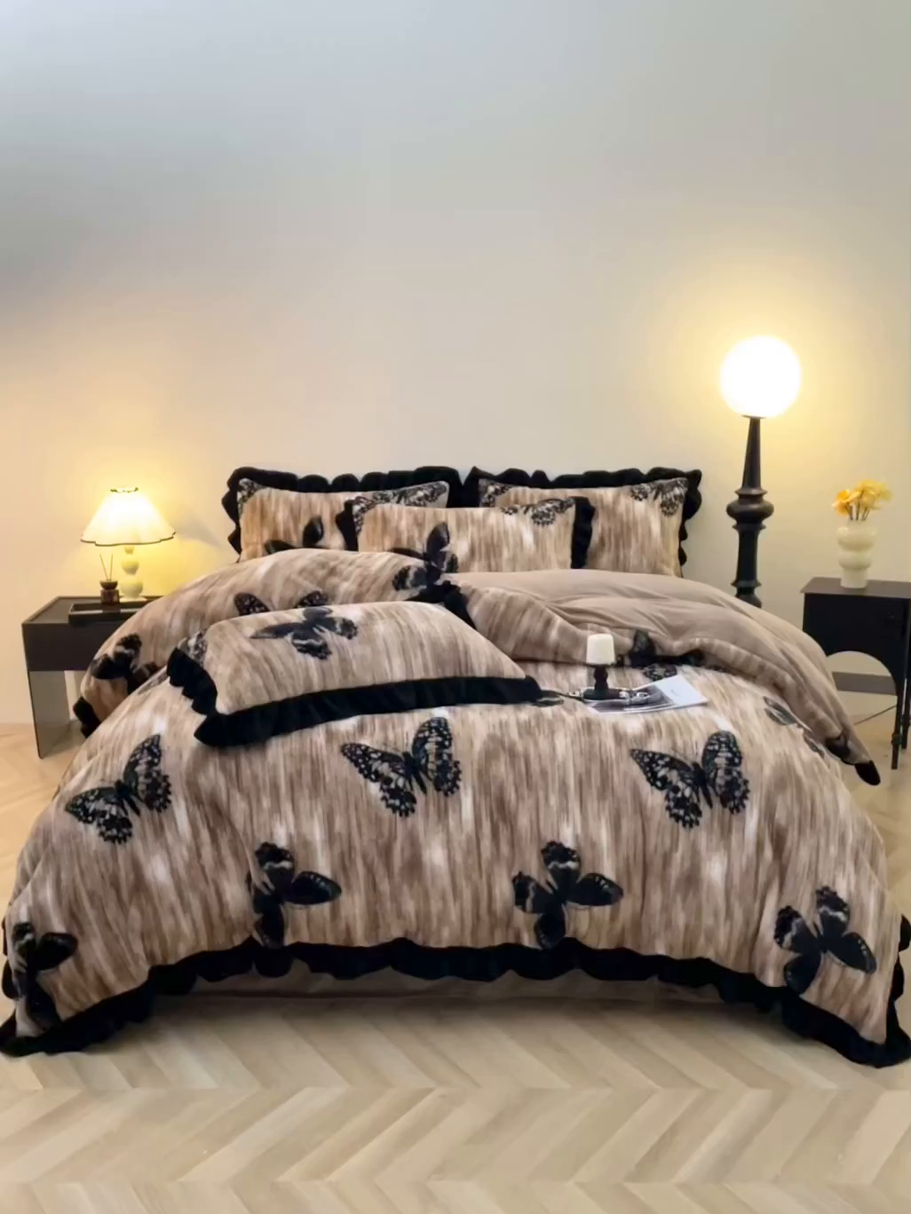 91家纺网 家纺一手货源 找家纺 席之家 2025新款韩版黑色花边美拉德系加厚皮草兔毛绒四件套 蝶舞