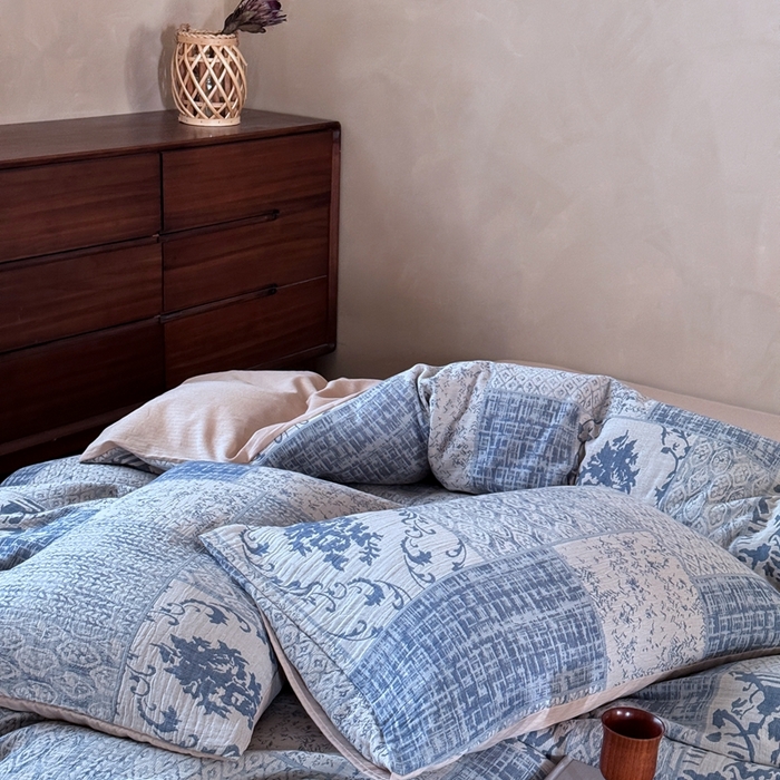 91家纺网 家纺一手货源 找家纺 （总）山舍家居 2025新款全棉纯棉色织纱布四件套系列-树下萨瓦呢(棚拍二）