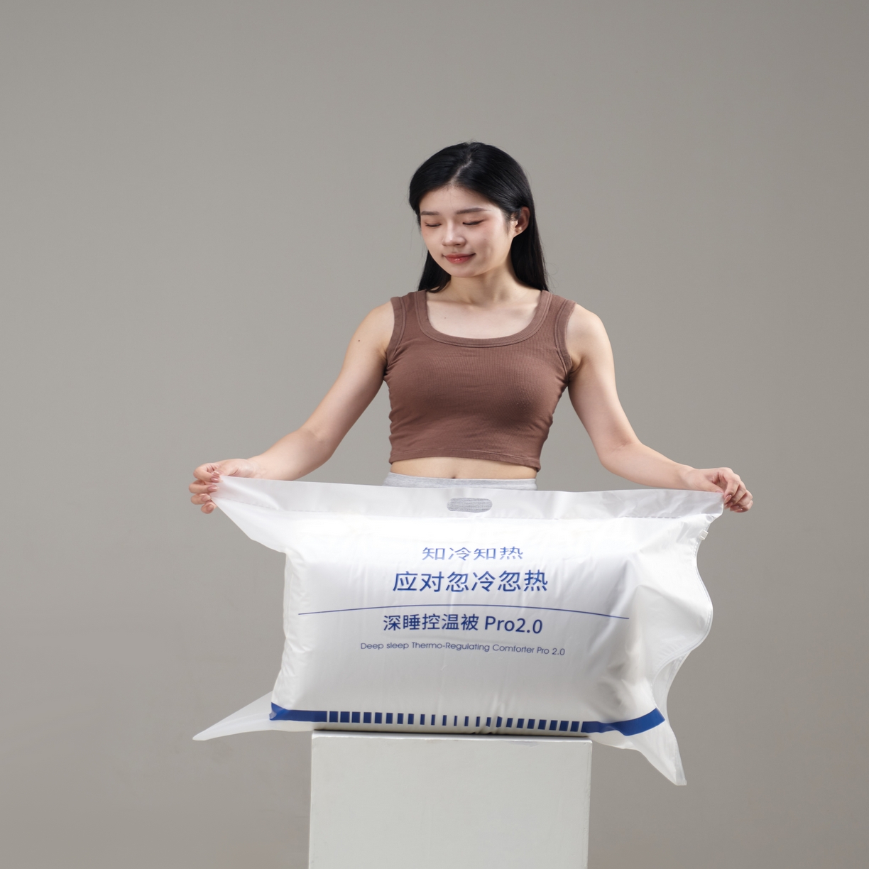 91家纺网 家纺一手货源 找家纺 花享莱 2025秋冬新款亚朵被子同款深睡被PRO四季被冬被子母被春秋被保暖控温被子被芯 包装图