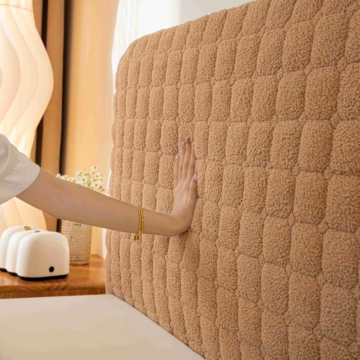 91家纺网 家纺一手货源 找家纺 沐沐家纺 2026新款简约格序床头罩 咖色