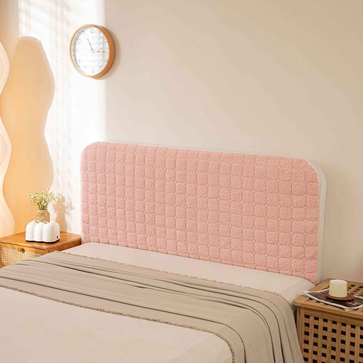 91家纺网 家纺一手货源 找家纺 沐沐家纺 2026新款简约格序床头罩 粉色