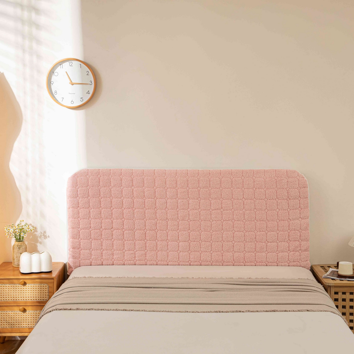 91家纺网 家纺一手货源 找家纺 沐沐家纺 2026新款简约格序床头罩 粉色