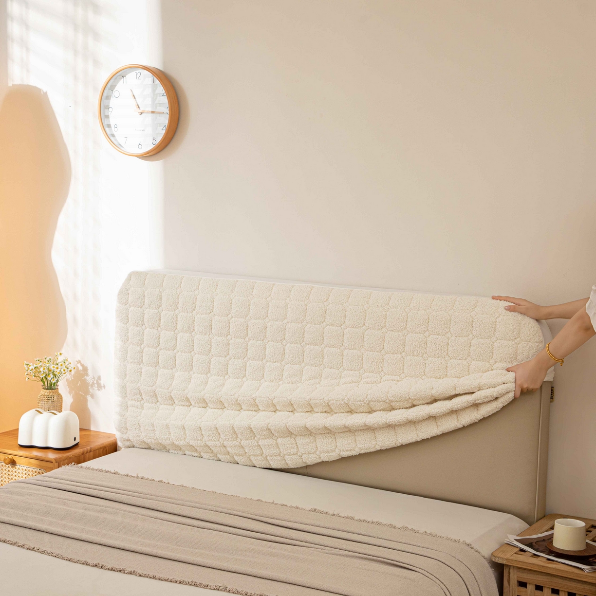 91家纺网 家纺一手货源 找家纺 沐沐家纺 2026新款简约格序床头罩 白色