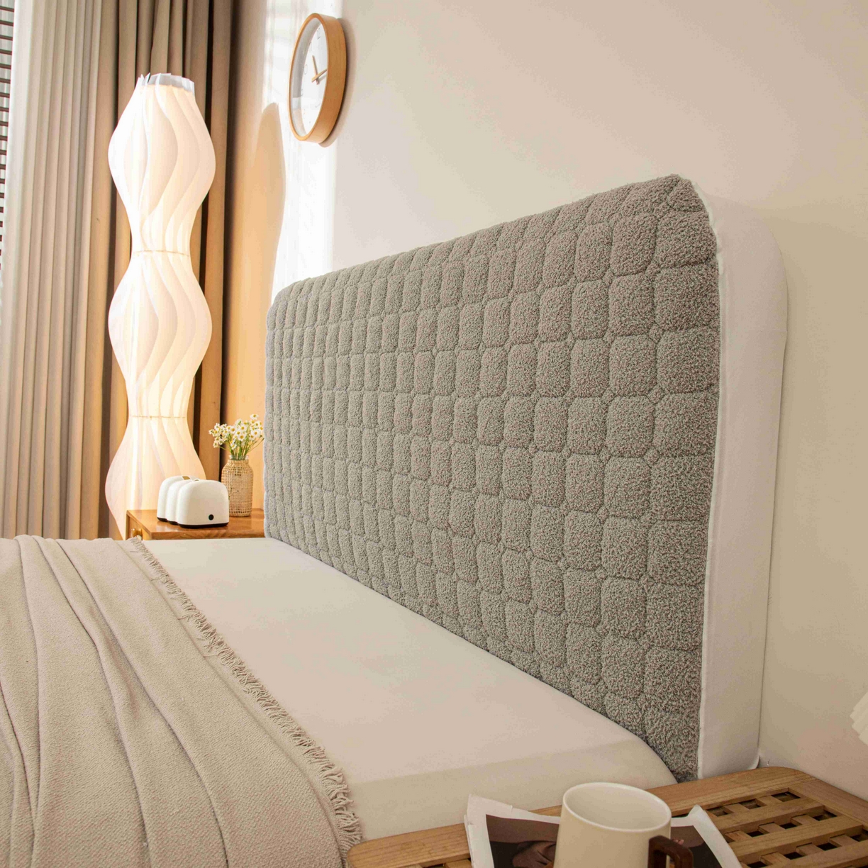 91家纺网 家纺一手货源 找家纺 沐沐家纺 2026新款简约格序床头罩 浅灰