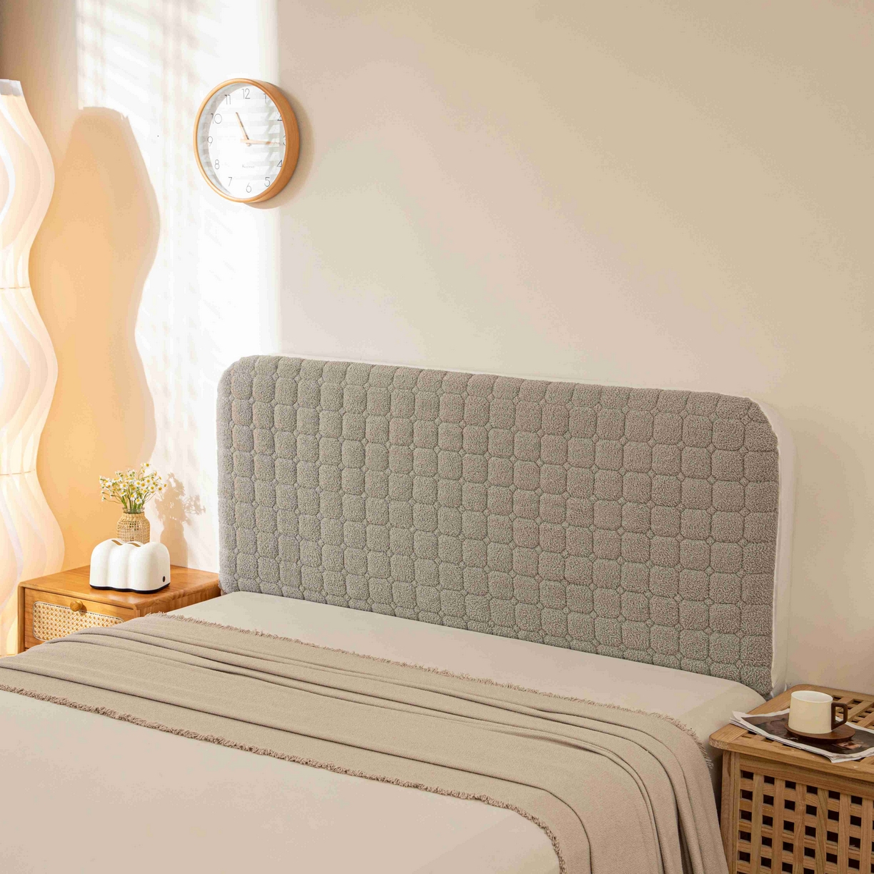 91家纺网 家纺一手货源 找家纺 沐沐家纺 2026新款简约格序床头罩 浅灰