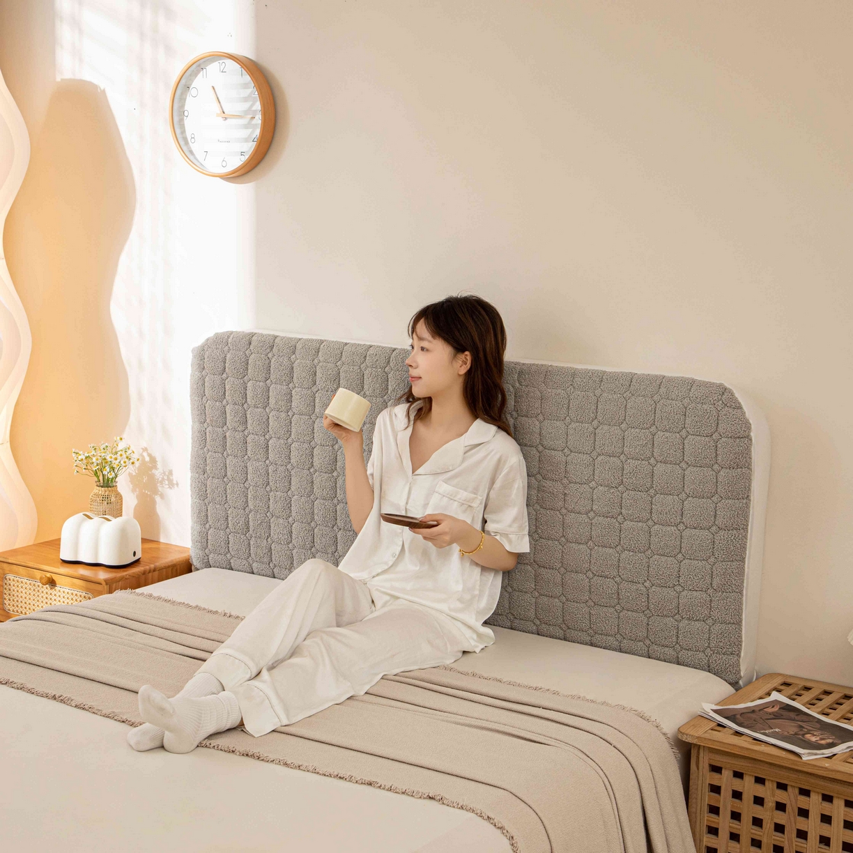 91家纺网 家纺一手货源 找家纺 沐沐家纺 2026新款简约格序床头罩 浅灰