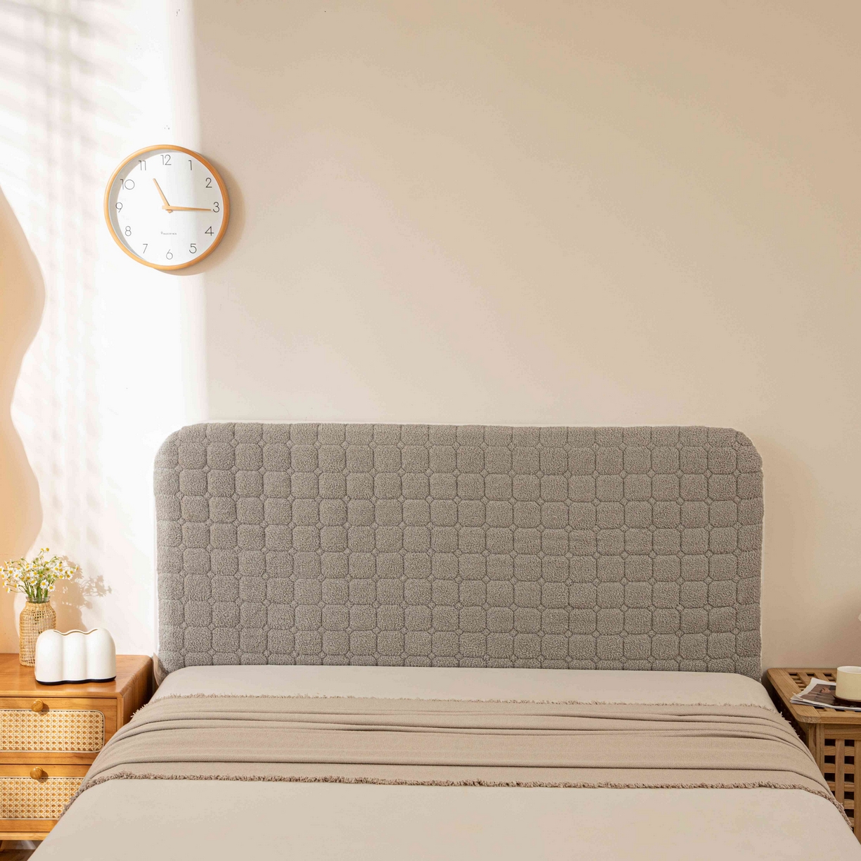 91家纺网 家纺一手货源 找家纺 沐沐家纺 2026新款简约格序床头罩 浅灰