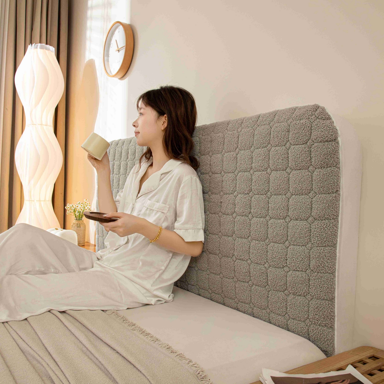 91家纺网 家纺一手货源 找家纺 沐沐家纺 2026新款简约格序床头罩 浅灰