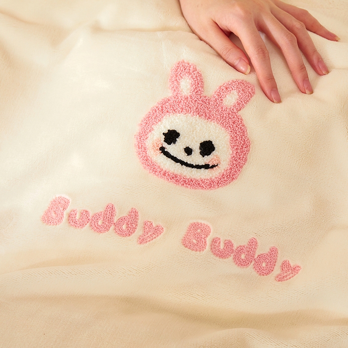 91家纺网 家纺一手货源 找家纺 楼兰公主毛毯专供 2025新款高克重230g牛奶绒数码印花毛巾绣卡通四件套 布拉拉