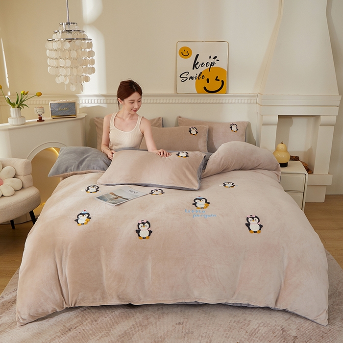 91家纺网 家纺一手货源 找家纺 （总）楼兰公主毛毯专供 2025新款高克重230g牛奶绒数码印花毛巾绣卡通四件套