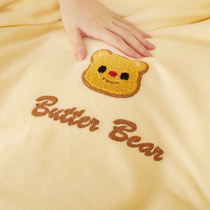 91家纺网 家纺一手货源 找家纺 楼兰公主毛毯专供 2025新款高克重230g牛奶绒数码印花毛巾绣卡通四件套 奶油熊