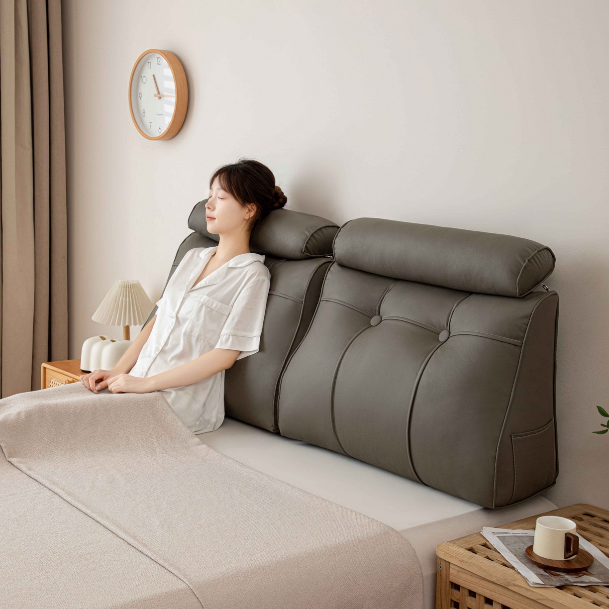 91家纺网 家纺一手货源 找家纺 沐沐家纺 2026新款简约科技布立体靠枕带头枕 咖色