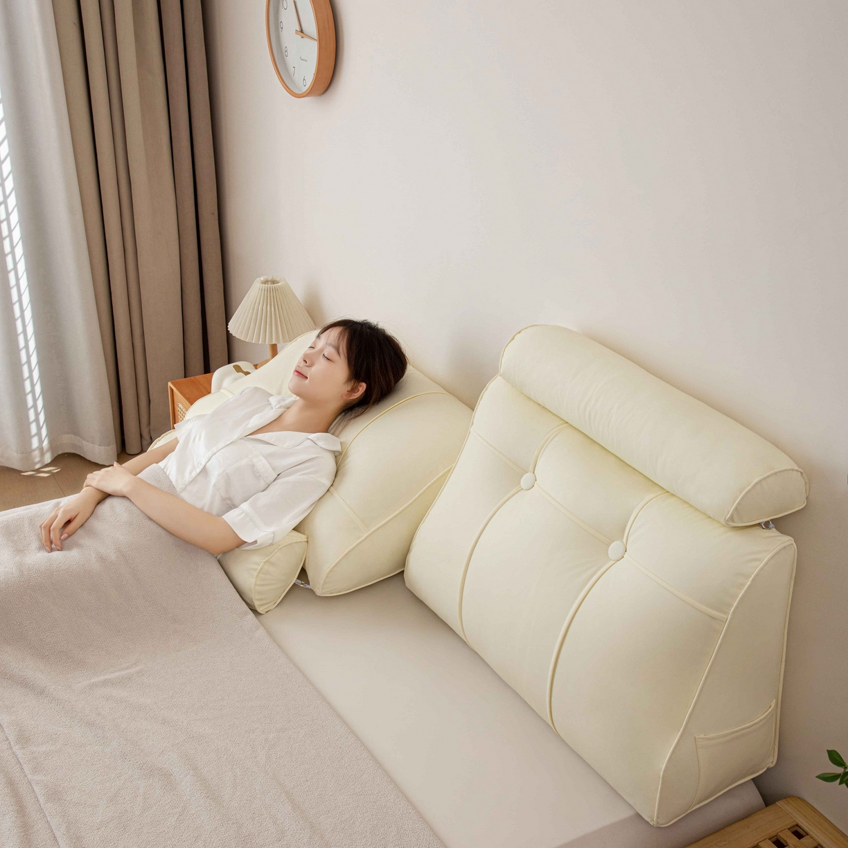 91家纺网 家纺一手货源 找家纺 沐沐家纺 2026新款简约科技布立体靠枕带头枕 米黄