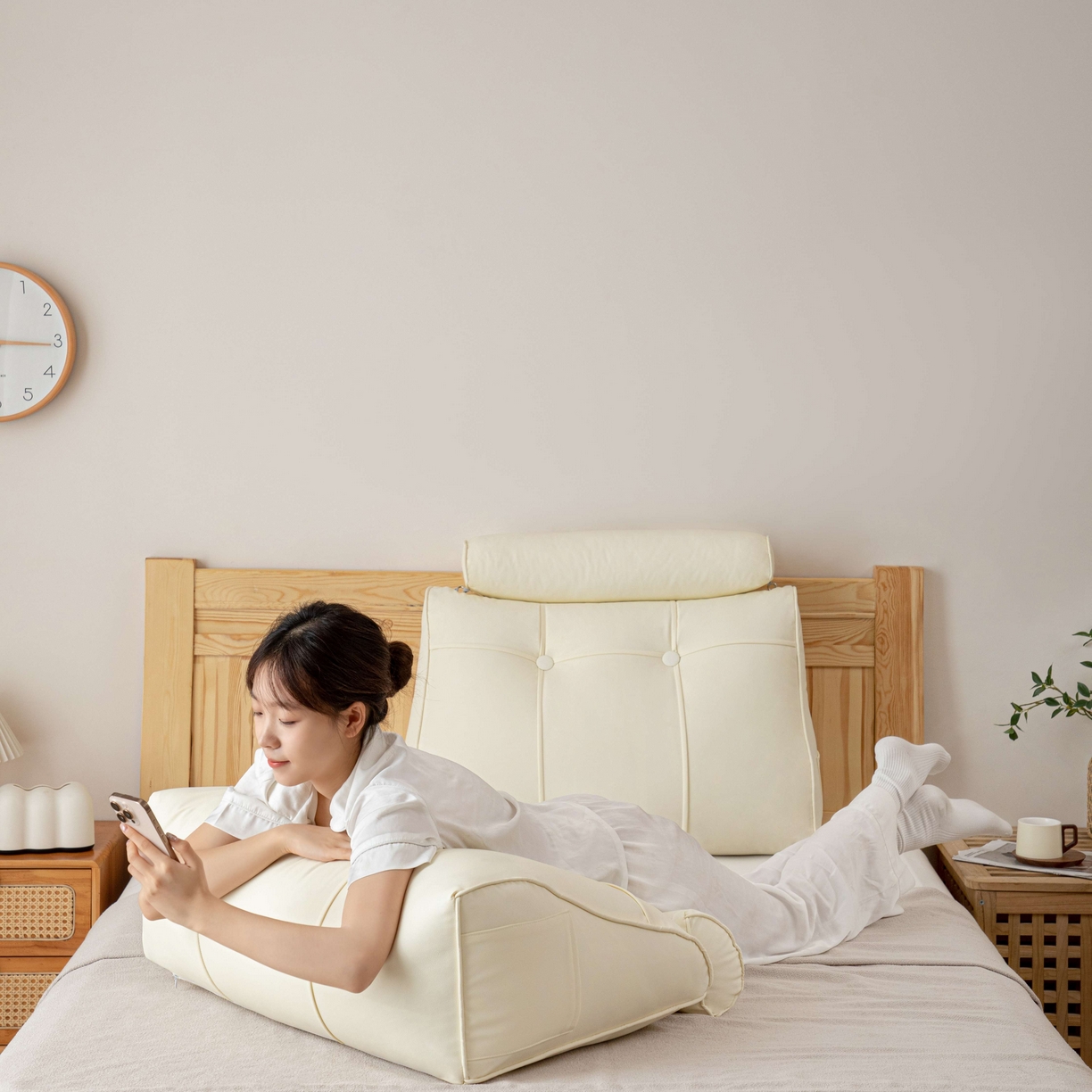 91家纺网 家纺一手货源 找家纺 沐沐家纺 2026新款简约科技布立体靠枕带头枕 米黄