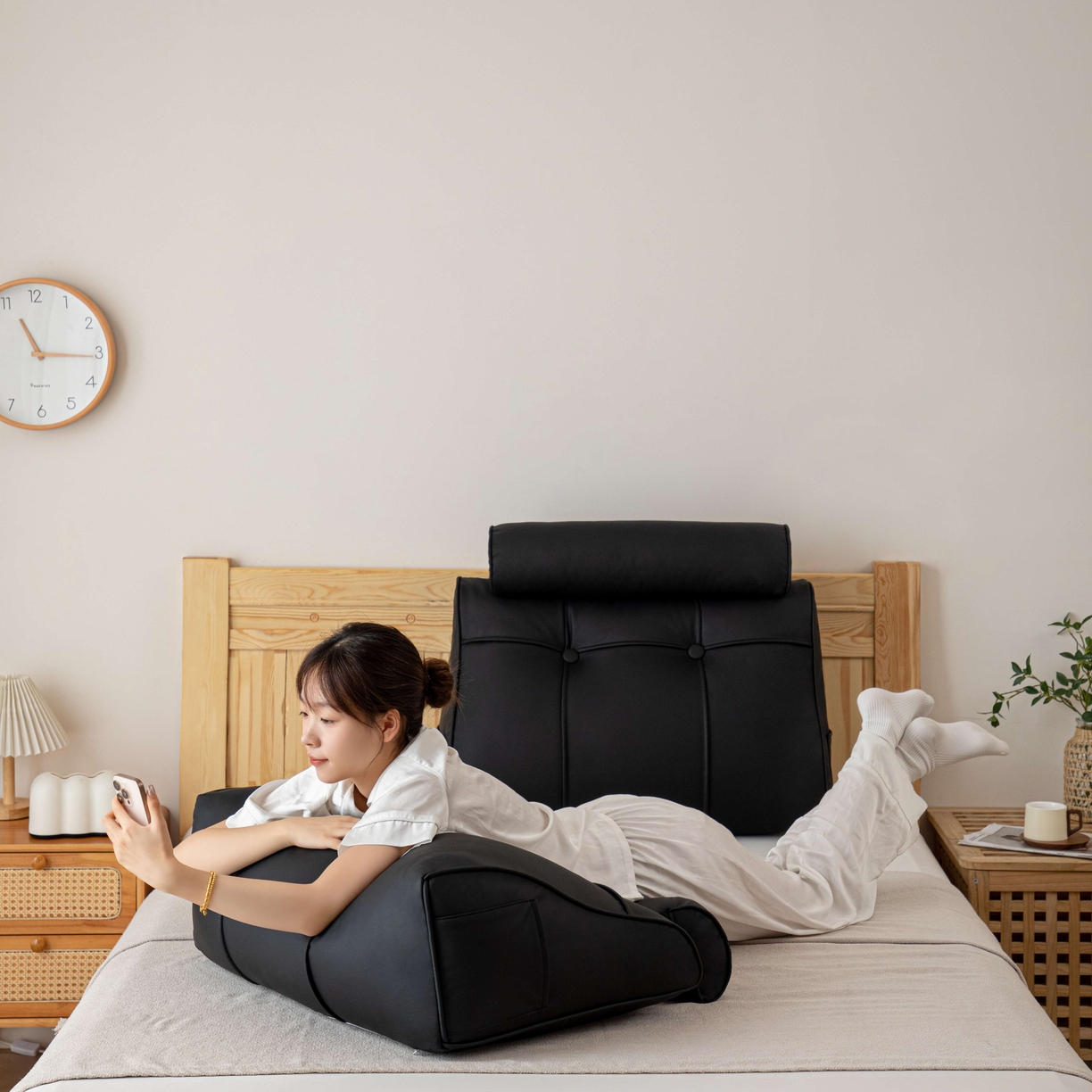 91家纺网 家纺一手货源 找家纺 沐沐家纺 2026新款简约科技布立体靠枕带头枕 黑色