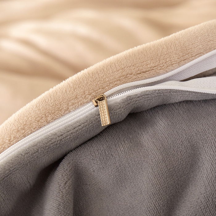 91家纺网 家纺一手货源 找家纺 楼兰公主毛毯专供 2025新款高克重230g牛奶绒数码印花毛巾绣卡通四件套 腊肠狗