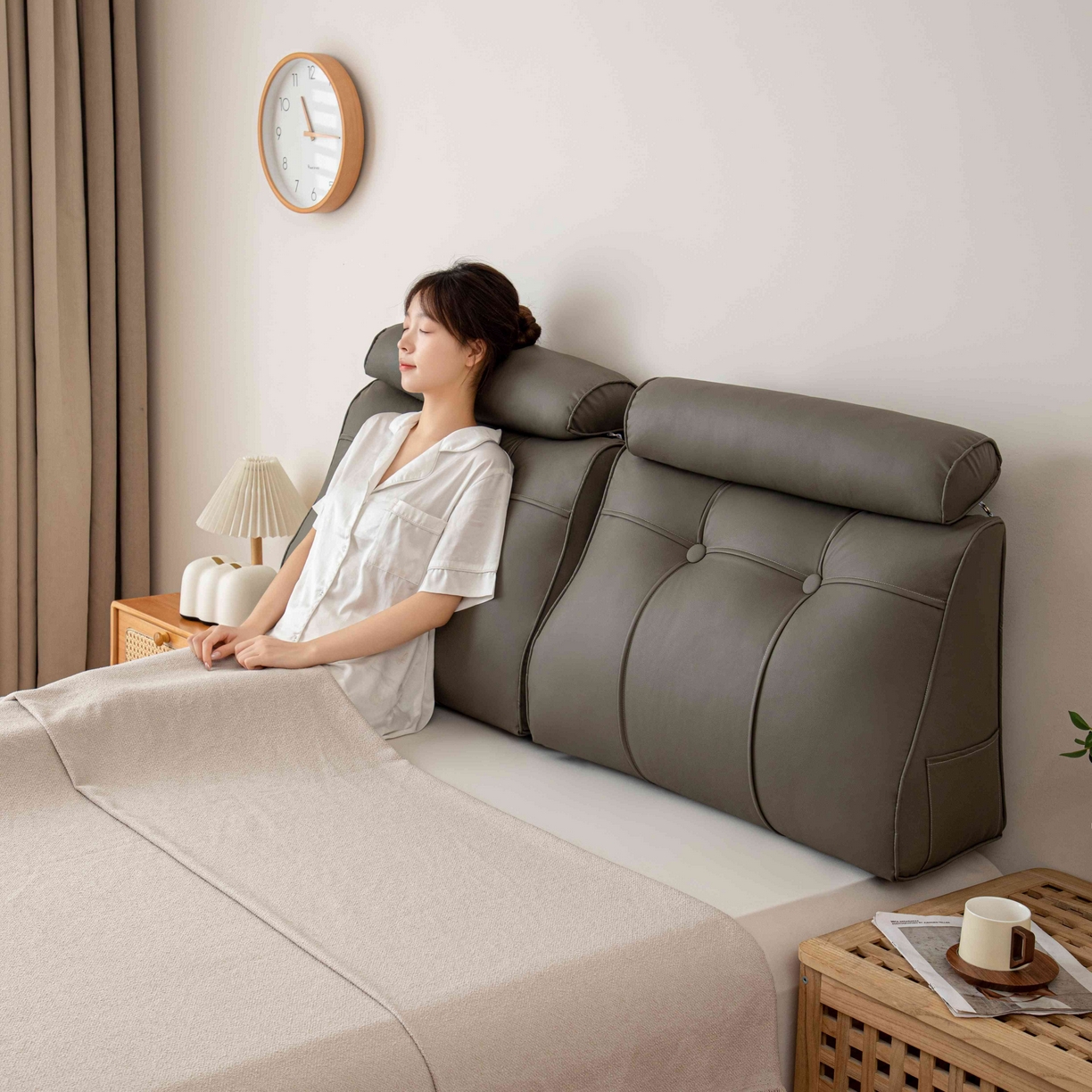 91家纺网 家纺一手货源 找家纺 沐沐家纺 2026新款简约科技布立体靠枕带头枕 咖色