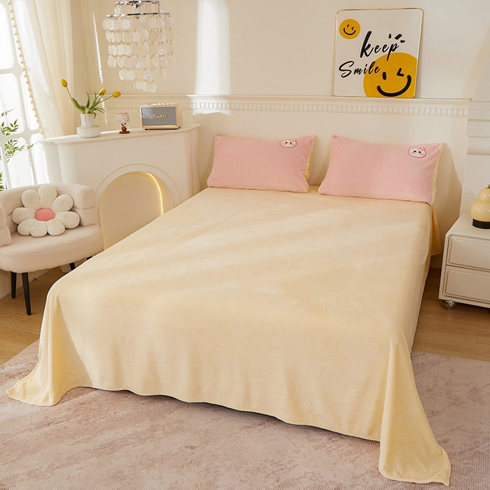 91家纺网 家纺一手货源 找家纺 楼兰公主毛毯专供 2025新款高克重230g牛奶绒数码印花毛巾绣卡通四件套 小粉猫