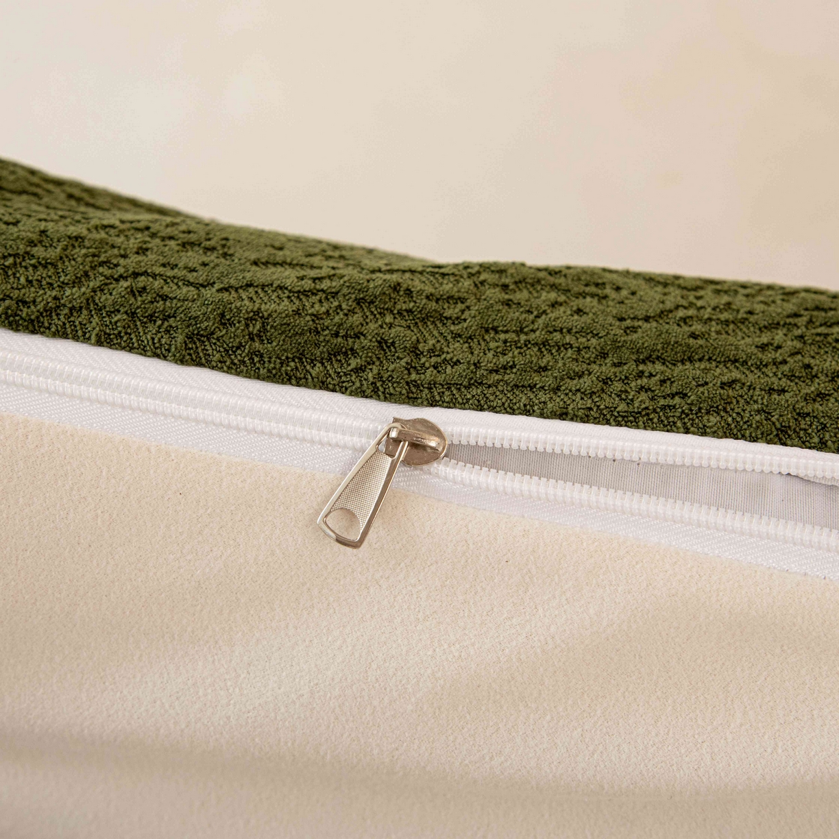 91家纺网 家纺一手货源 找家纺 沐沐家纺 2026新款简约可可西里床头靠背 墨绿