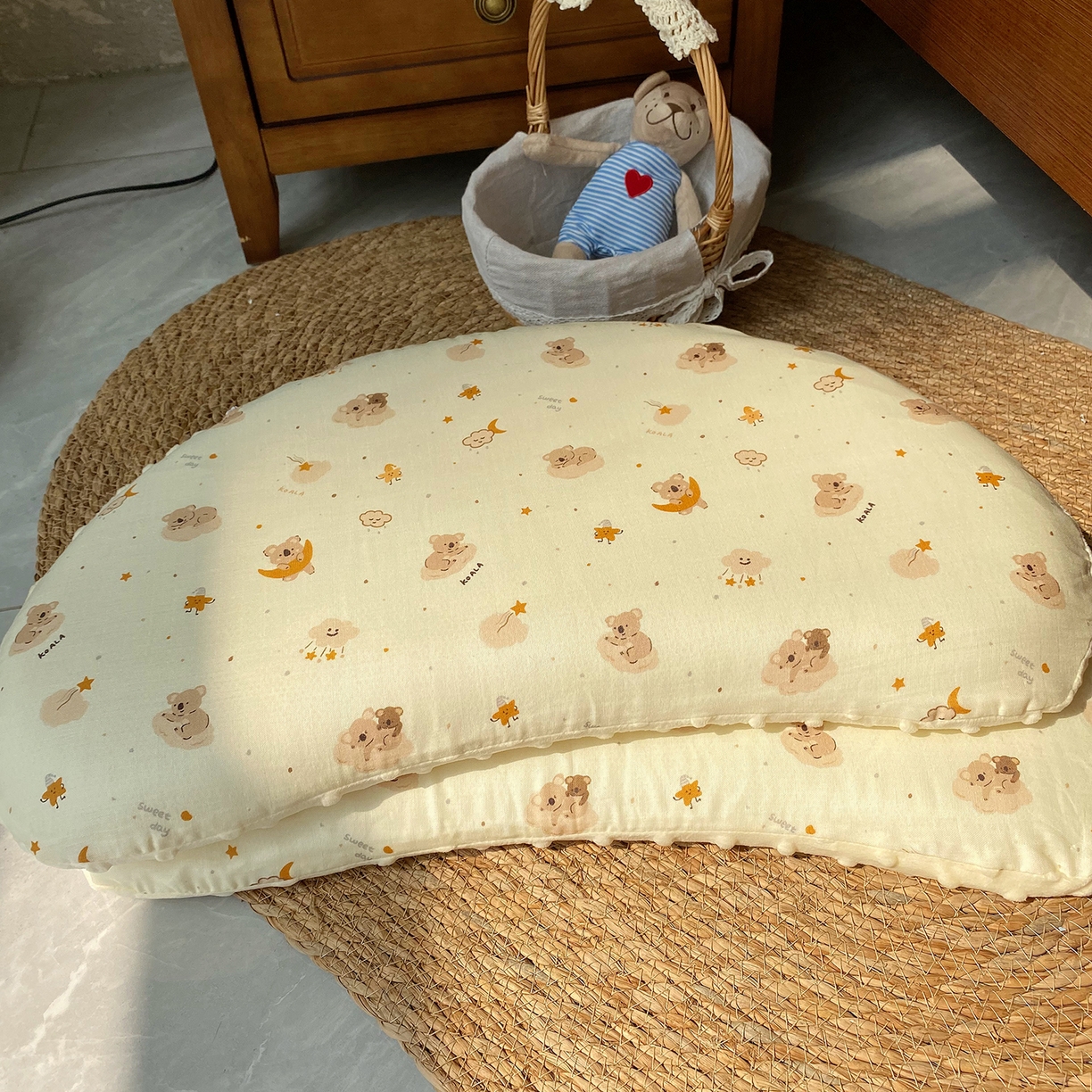 91家纺网 家纺一手货源 找家纺 昕科 2025秋冬绒豆豆-A类母婴级全棉月牙硅胶儿童枕-实拍版-学生枕芯硅胶儿童枕头 月牙硅胶-花语小鸭-5cm