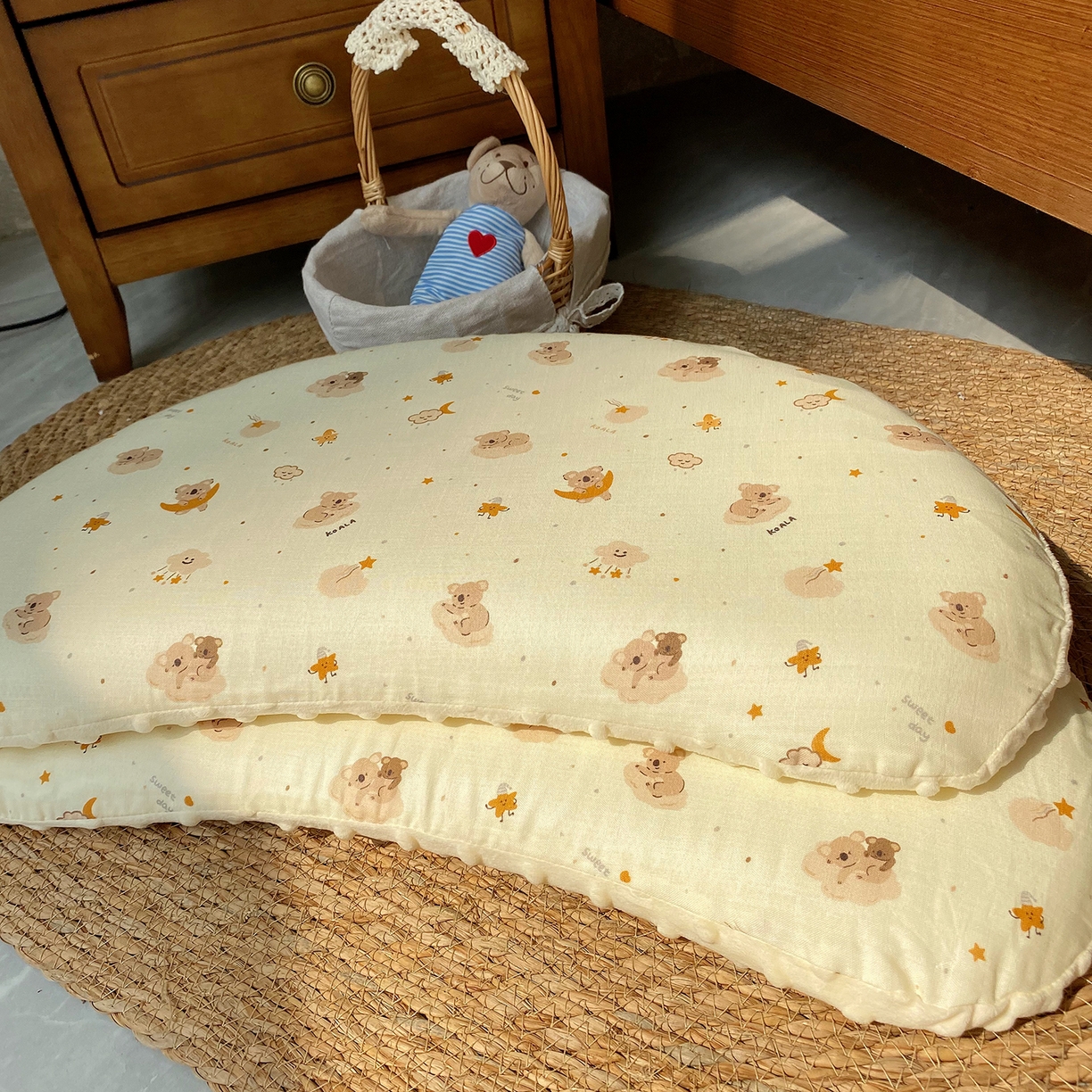 91家纺网 家纺一手货源 找家纺 昕科 2025秋冬绒豆豆-A类母婴级全棉月牙硅胶儿童枕-实拍版-学生枕芯硅胶儿童枕头 月牙硅胶-花语小鸭-5cm