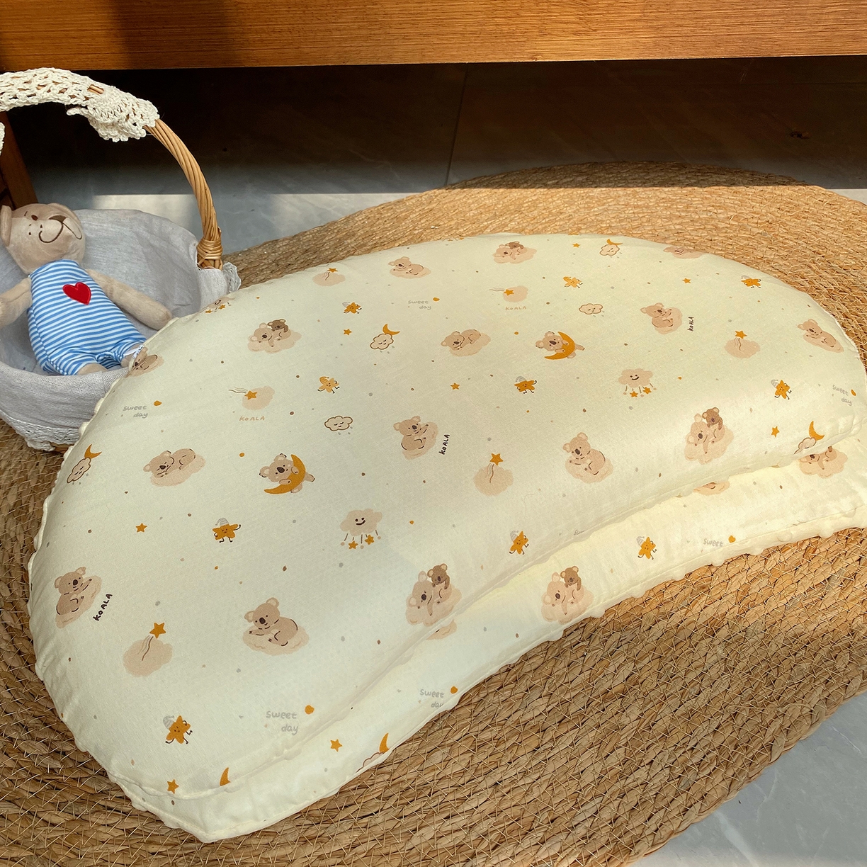 91家纺网 家纺一手货源 找家纺 昕科 2025秋冬绒豆豆-A类母婴级全棉月牙硅胶儿童枕-实拍版-学生枕芯硅胶儿童枕头 月牙硅胶-星月考拉-5cm