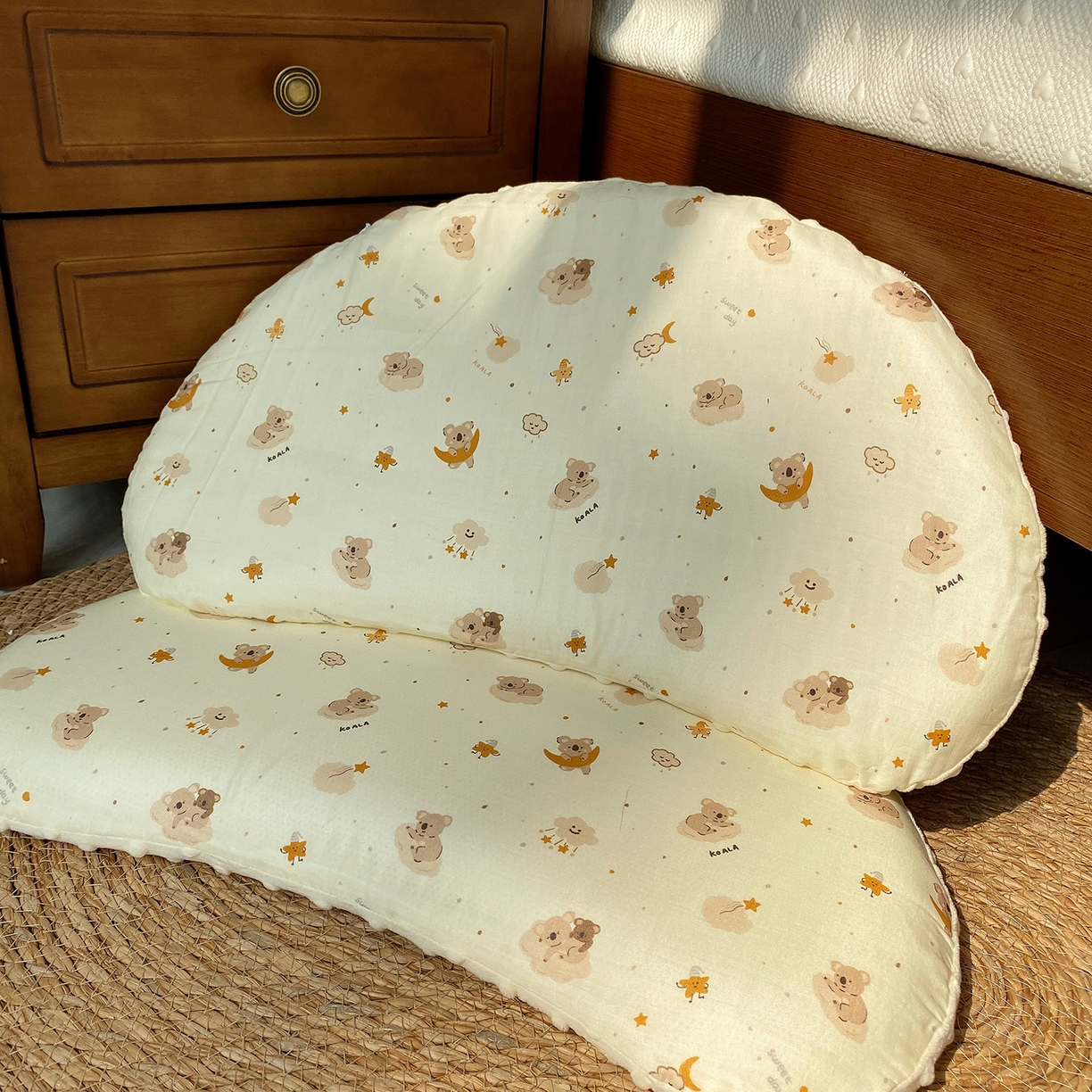 91家纺网 家纺一手货源 找家纺 昕科 2025秋冬绒豆豆-A类母婴级全棉月牙硅胶儿童枕-实拍版-学生枕芯硅胶儿童枕头 月牙硅胶-花语小鸭-5cm