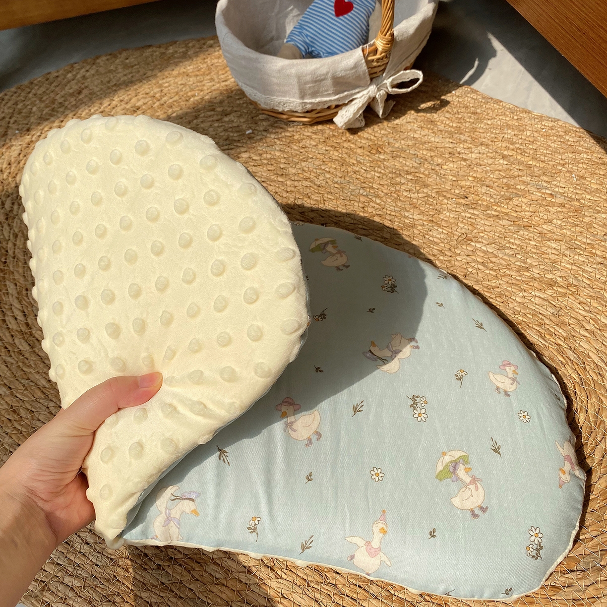 91家纺网 家纺一手货源 找家纺 昕科 2025秋冬绒豆豆-A类母婴级全棉月牙硅胶儿童枕-实拍版-学生枕芯硅胶儿童枕头 月牙硅胶-星月考拉-3cm