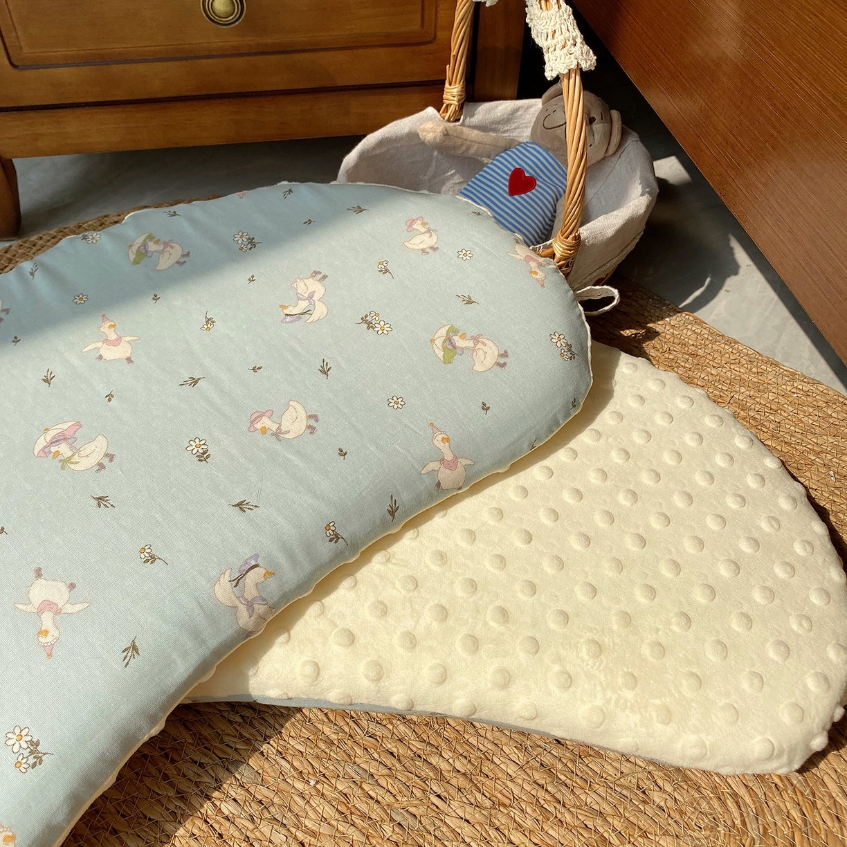 91家纺网 家纺一手货源 找家纺 昕科 2025秋冬绒豆豆-A类母婴级全棉月牙硅胶儿童枕-实拍版-学生枕芯硅胶儿童枕头 月牙硅胶-星月考拉-3cm