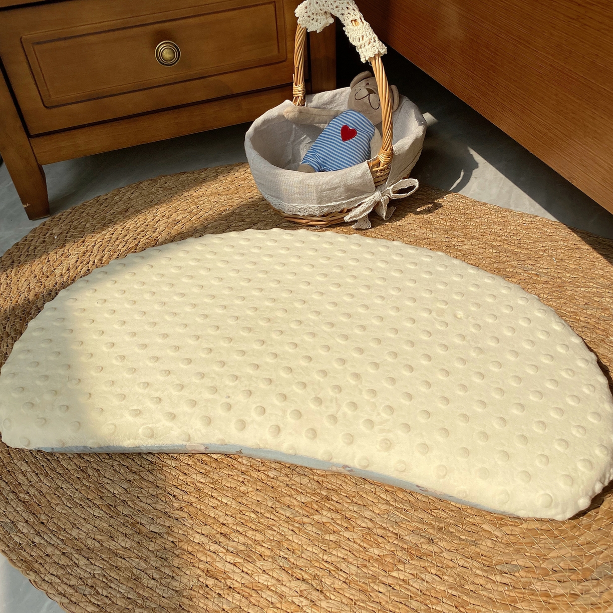 91家纺网 家纺一手货源 找家纺 （总）昕科 2025秋冬绒豆豆-A类母婴级全棉月牙硅胶儿童枕-实拍版-学生枕芯硅胶儿童枕头