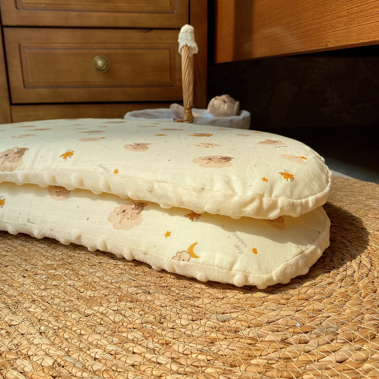 91家纺网 家纺一手货源 找家纺 昕科 2025秋冬绒豆豆-A类母婴级全棉月牙硅胶儿童枕-实拍版-学生枕芯硅胶儿童枕头 月牙硅胶-星月考拉-5cm