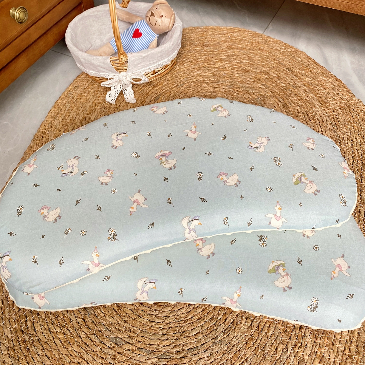 91家纺网 家纺一手货源 找家纺 （总）昕科 2025秋冬绒豆豆-A类母婴级全棉月牙硅胶儿童枕-实拍版-学生枕芯硅胶儿童枕头