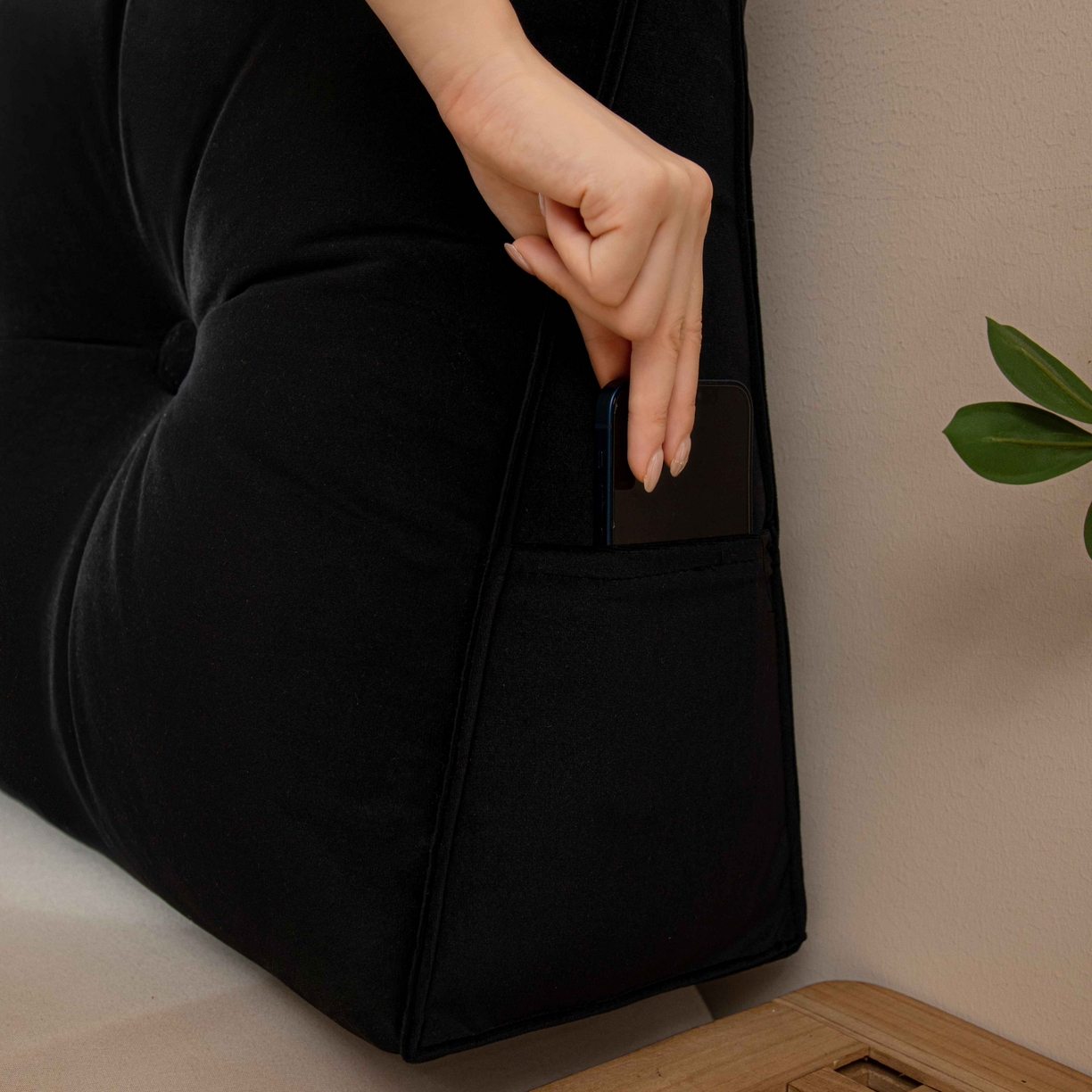 91家纺网 家纺一手货源 找家纺 沐沐家纺 2026新款磨砂绒三角靠背（不带头枕） 黑色