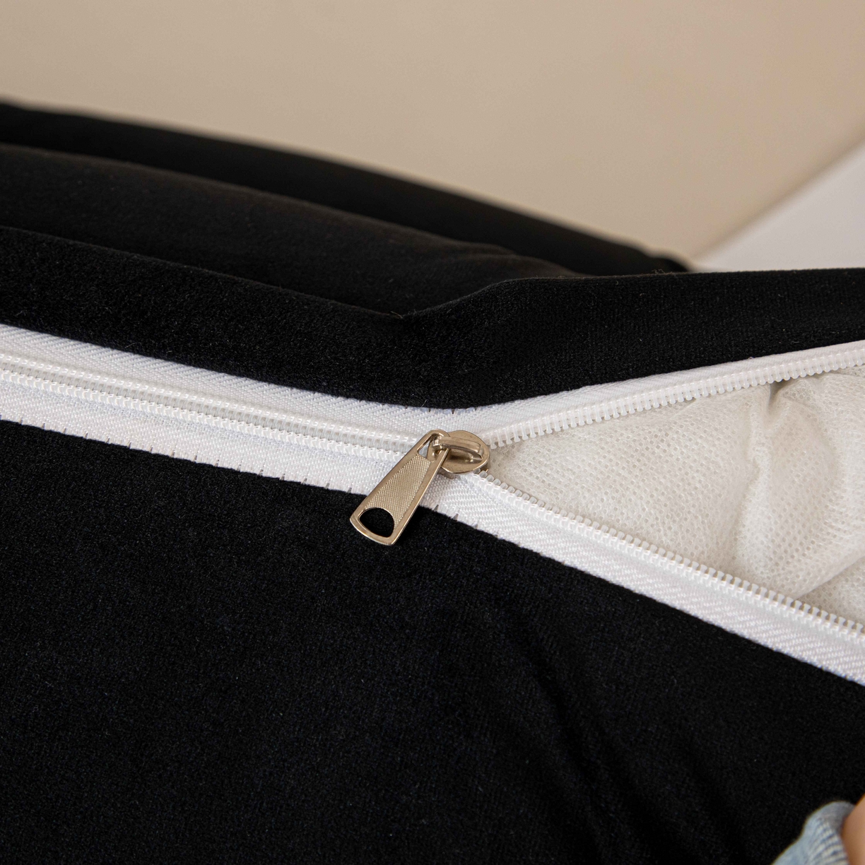 91家纺网 家纺一手货源 找家纺 沐沐家纺 2026新款磨砂绒三角靠背（不带头枕） 黑色