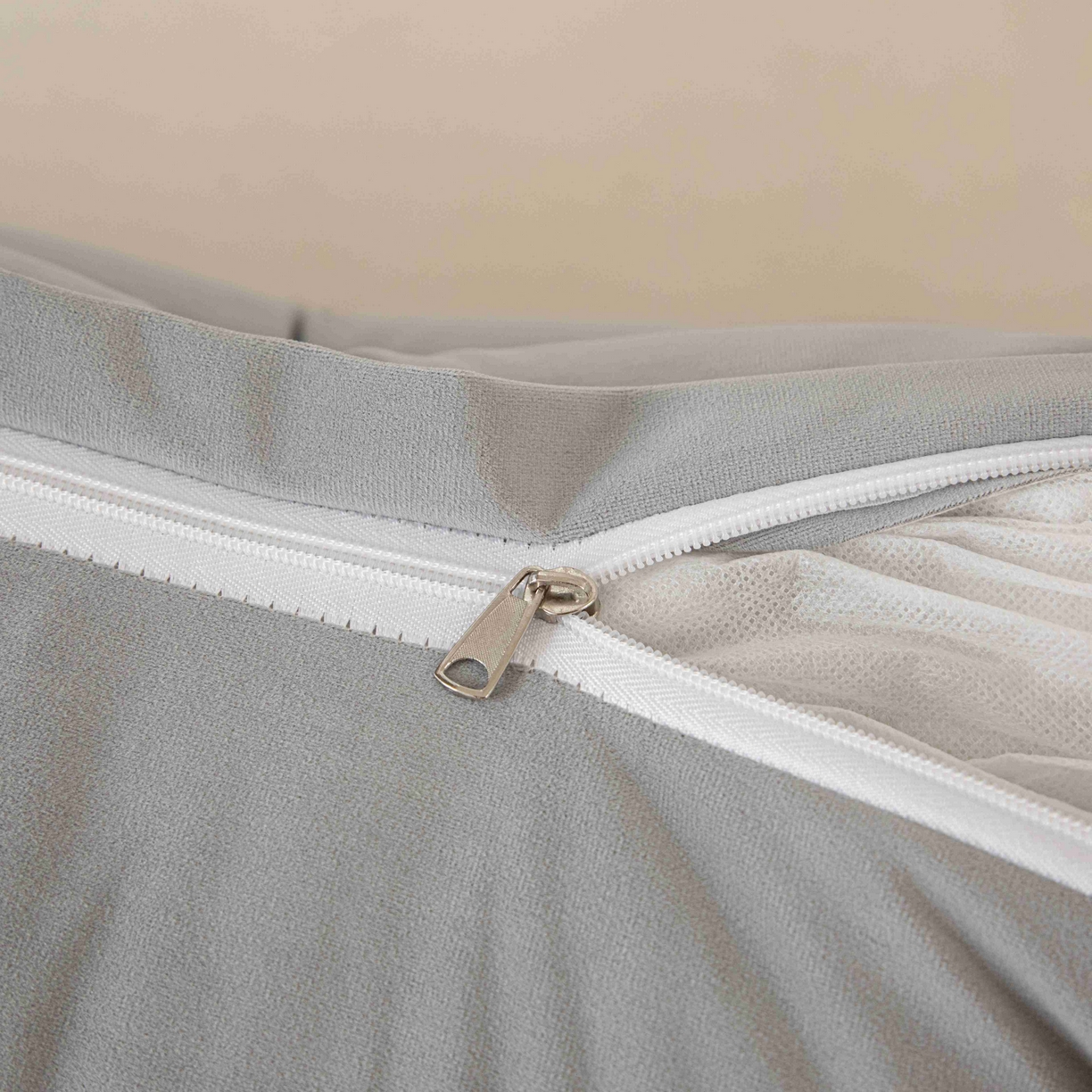 91家纺网 家纺一手货源 找家纺 沐沐家纺 2026新款磨砂绒三角靠背（不带头枕） 浅灰