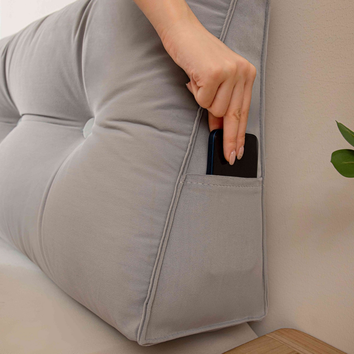 91家纺网 家纺一手货源 找家纺 沐沐家纺 2026新款磨砂绒三角靠背（不带头枕） 浅灰