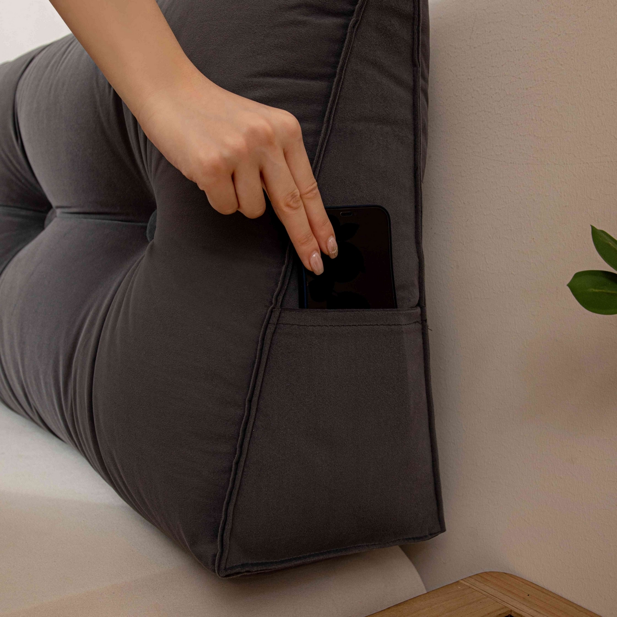 91家纺网 家纺一手货源 找家纺 沐沐家纺 2026新款磨砂绒三角靠背（不带头枕） 深灰