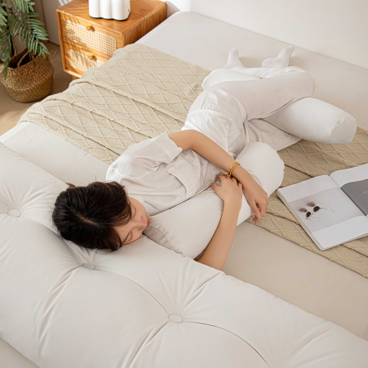 91家纺网 家纺一手货源 找家纺 沐沐家纺 2026新款磨砂绒三角靠背（带头枕） 白色