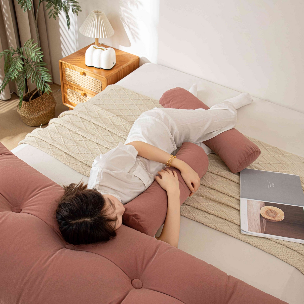 91家纺网 家纺一手货源 找家纺 沐沐家纺 2026新款磨砂绒三角靠背（带头枕） 粉色