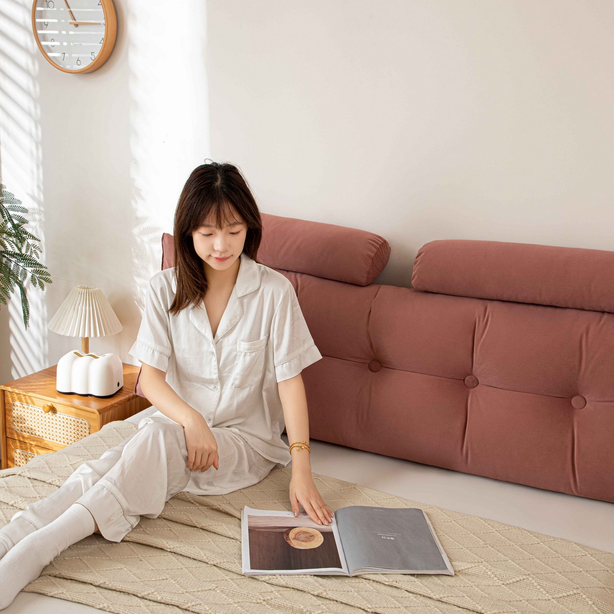 91家纺网 家纺一手货源 找家纺 沐沐家纺 2026新款磨砂绒三角靠背（带头枕） 粉色